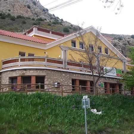 Albergue Santa Barbara Aliaga Екстер'єр фото