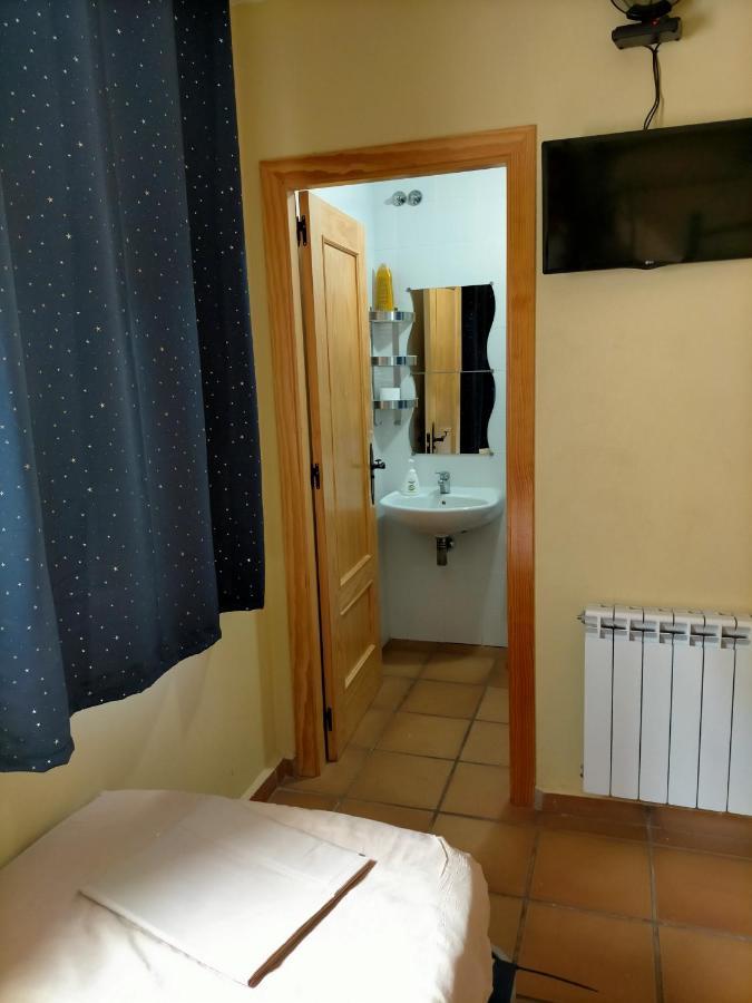 Albergue Santa Barbara Aliaga Екстер'єр фото