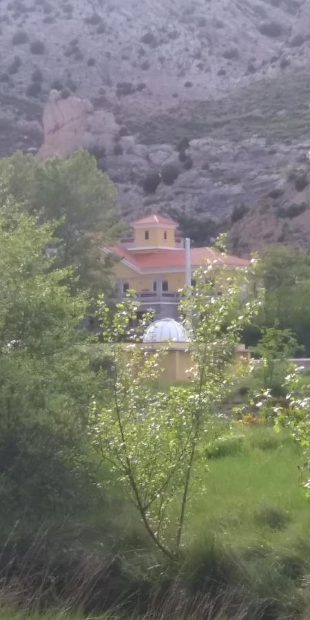 Albergue Santa Barbara Aliaga Екстер'єр фото